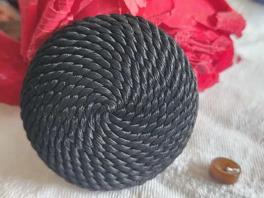 Enorme bouton vintage ancien passementerie noir  4,7 cm ou 47 mm ref 1483