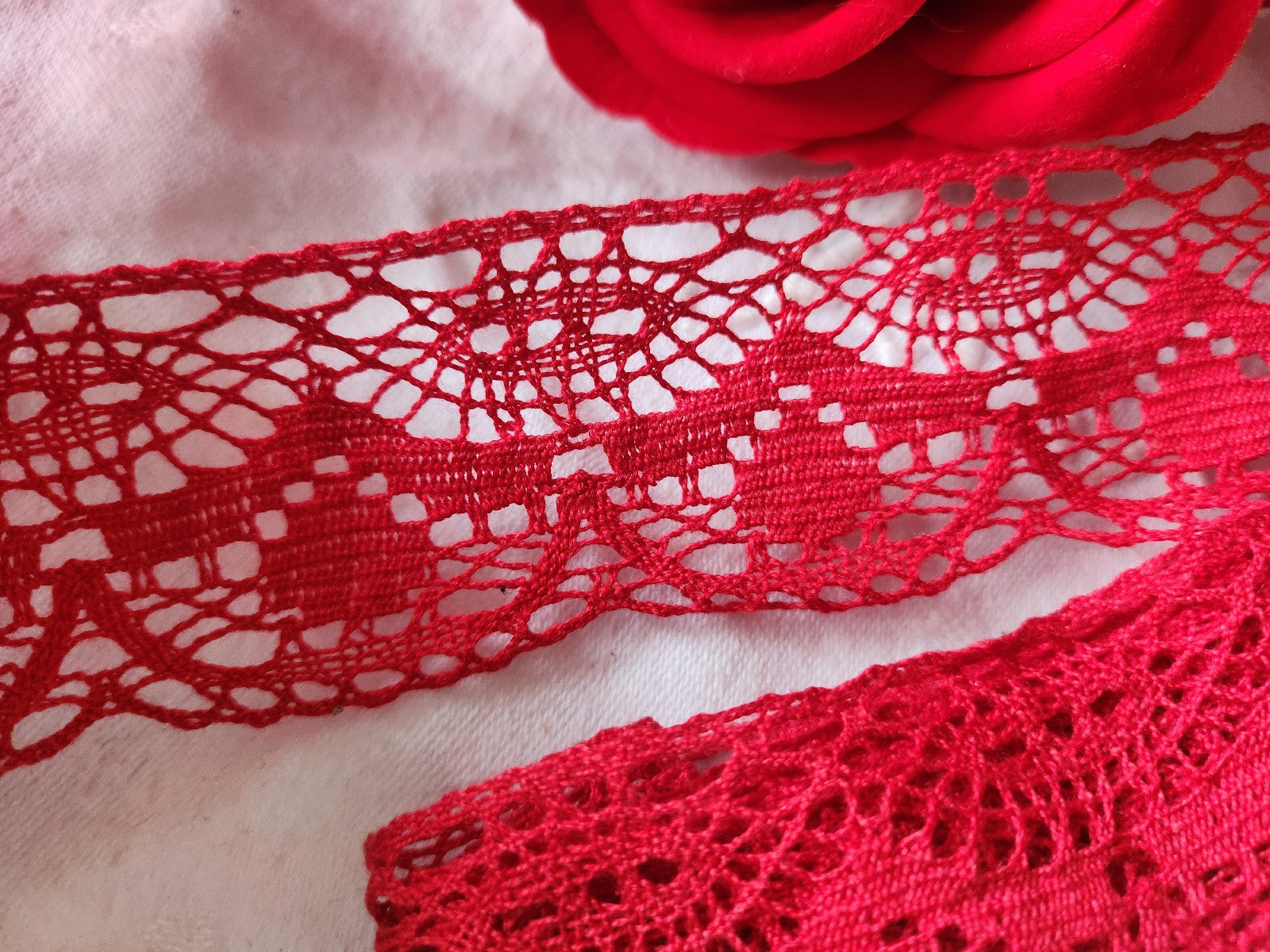 Dentelle vintage rouge coton large 3 m sur 4,2 cm A3