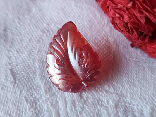 Bouton vintage en verre collection forme feuille  1,5 sur 2 cm D11F