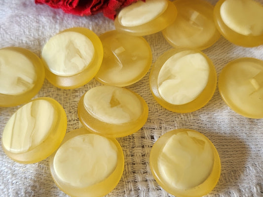 Lot 12  boutons vintage creme mat  pied 1,7 cm ref 3192