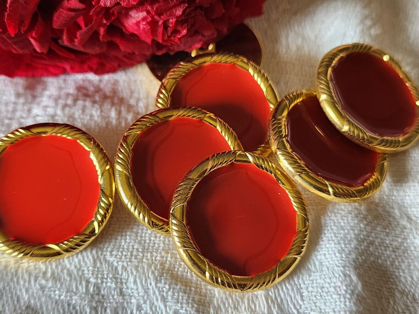 Lot 6 boutons vintage en métal doré rouge orangé  lourd pied  2,5 cm ref 3195