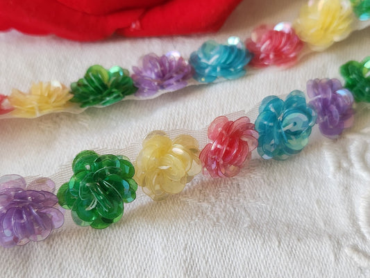 Lot 30 fleurs vintage en sequins ancien montées sur tissu multicolore B1