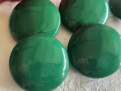 Lot  6 gros  boutons anciens en cuir verni vert lumineux pied 3,3 cm ref 6081
