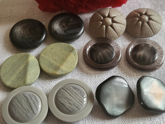 Panaché lot 6 paires de boutons vintage 12 gris pied  1,9 à 2,3 cm ref 367