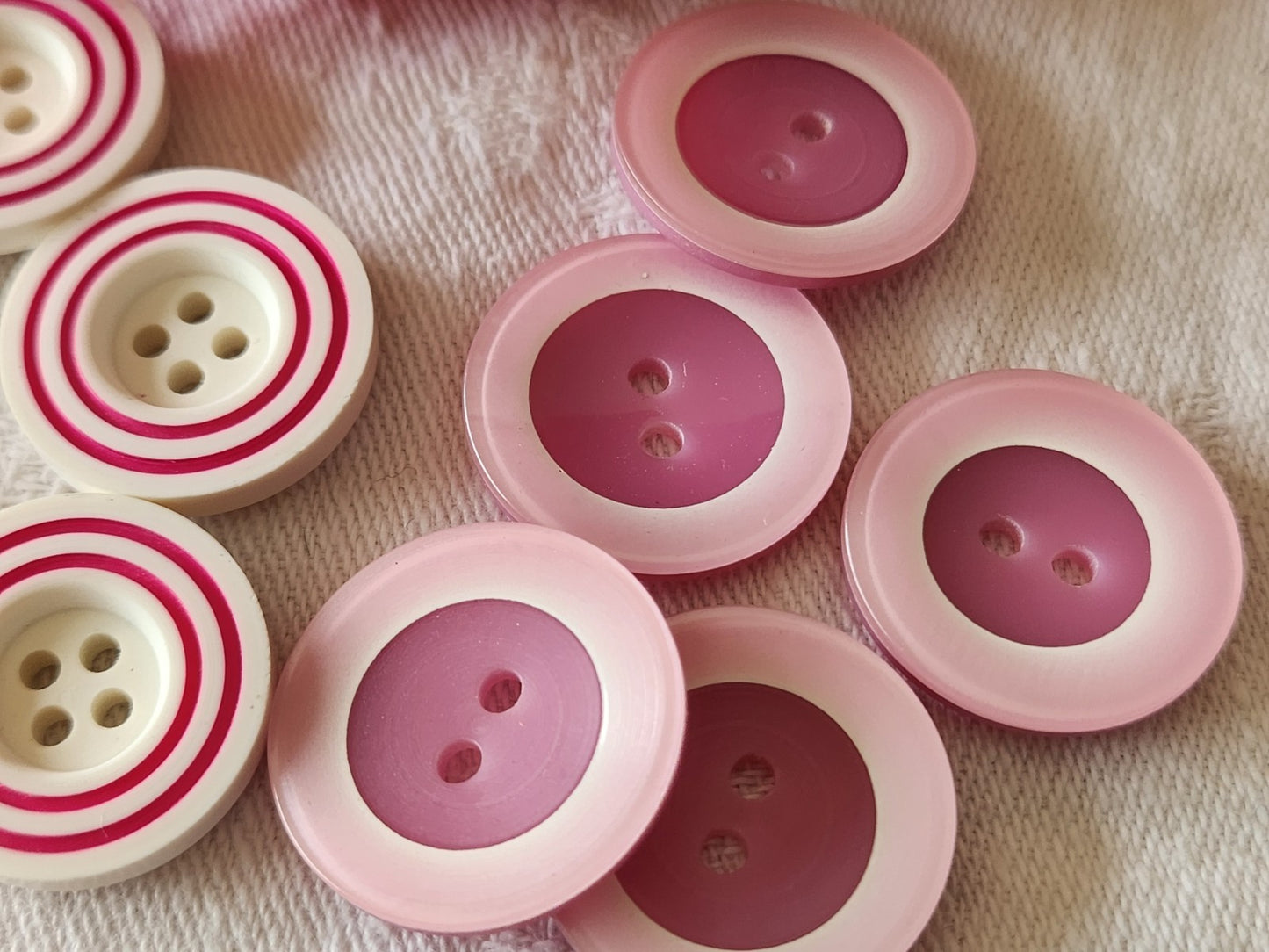 Lot 10 boutons vintage rose 2 séries 2,1 cm et 2,2 cm ref 6412