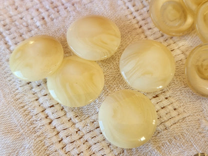 Lot 14 boutons vintage créme beige pied 1,7 et 1,8 cm  17 mm 18 mm ref 6508