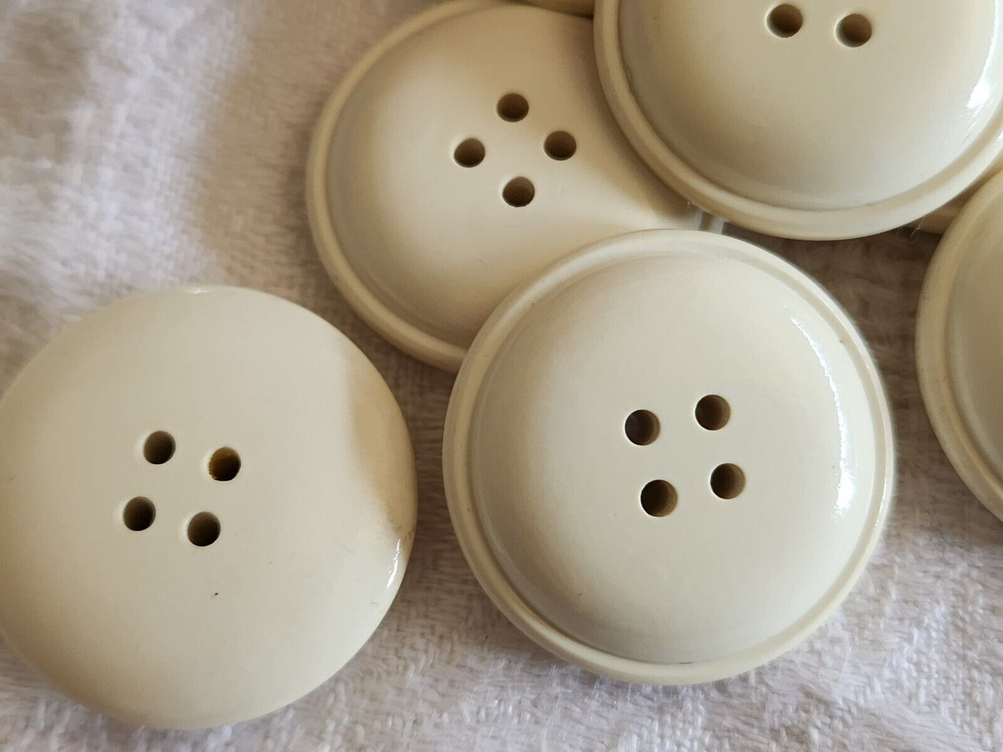 Lot 6 gros boutons vintage crème à trous 2,7 cm lumineux ref TA