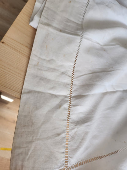 Ancien retour de drap blanc monogramme BB jour échelle découverte  B6