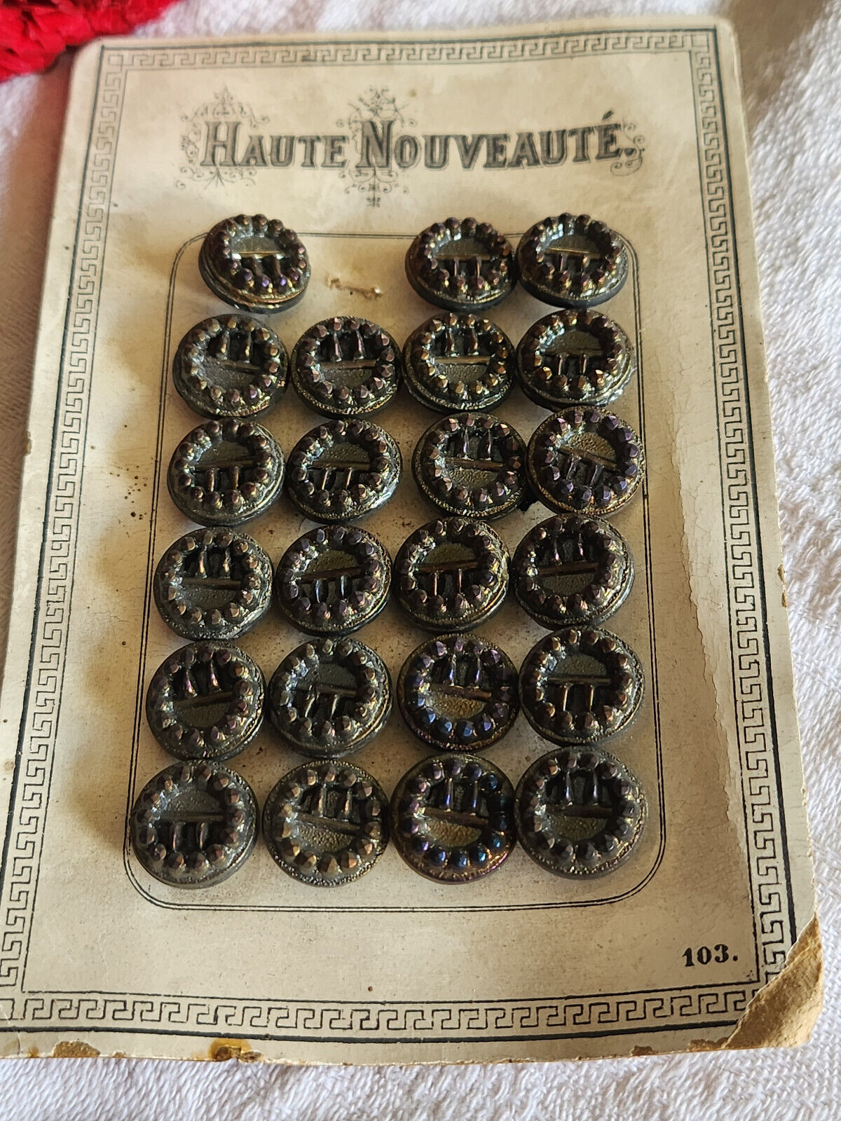 Plaque 23 boutons anciens en verre mordoré NAPIII 1,4 cm T17