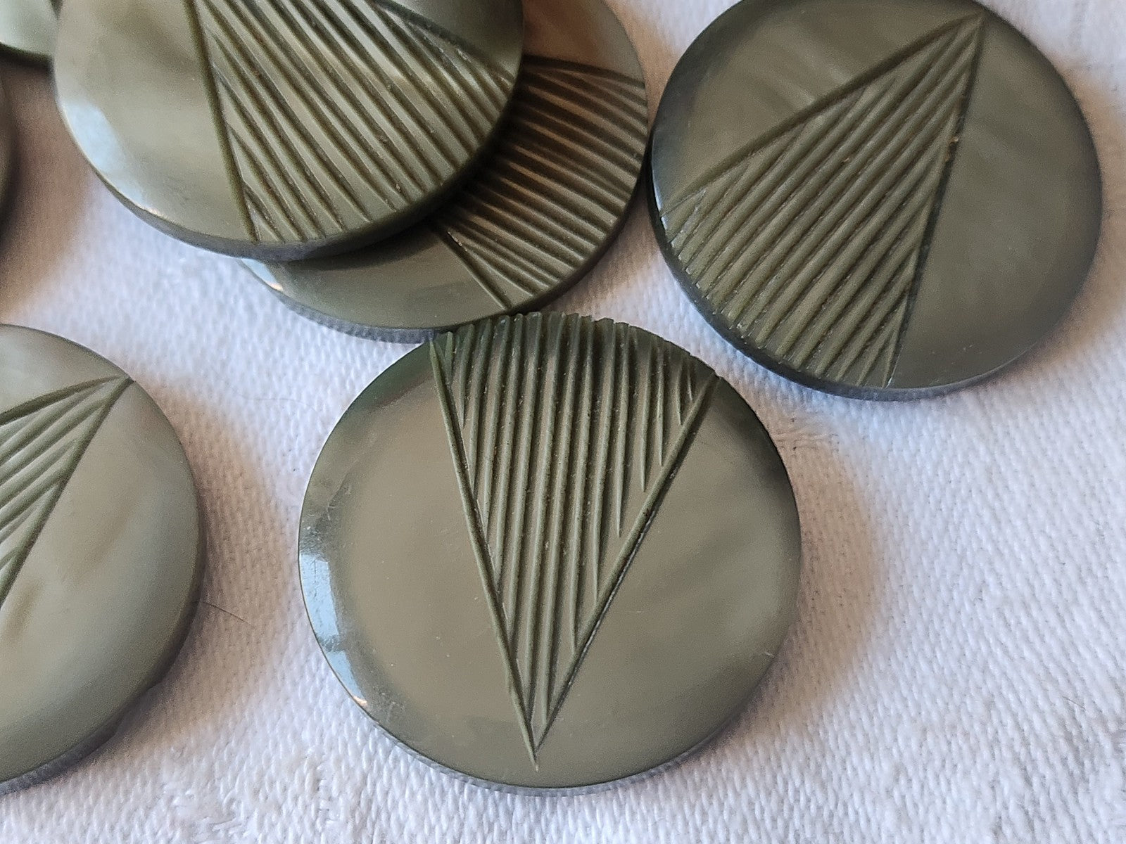 Lot 6 gros boutons vintage gris celé motif pied 2,9 cm ref 2575