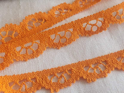 Dentelle vintage large orange 3 mètres sur 1,6 cm A5