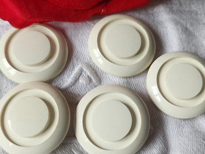 Lot 5 boutons vintage  créme lumineux travaillé à pied 2,7 cm ref 458