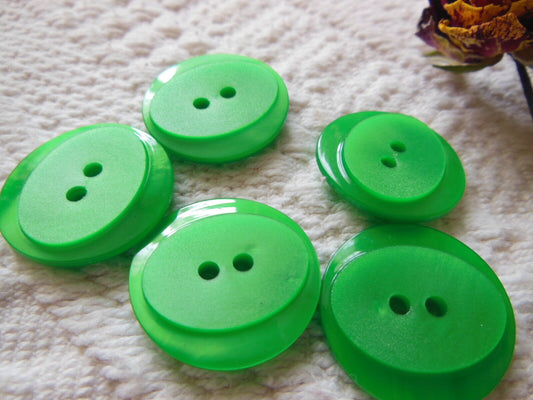 Lot 5 boutons vintage vert 2 trous diamètre: 2,1 cm ref 215