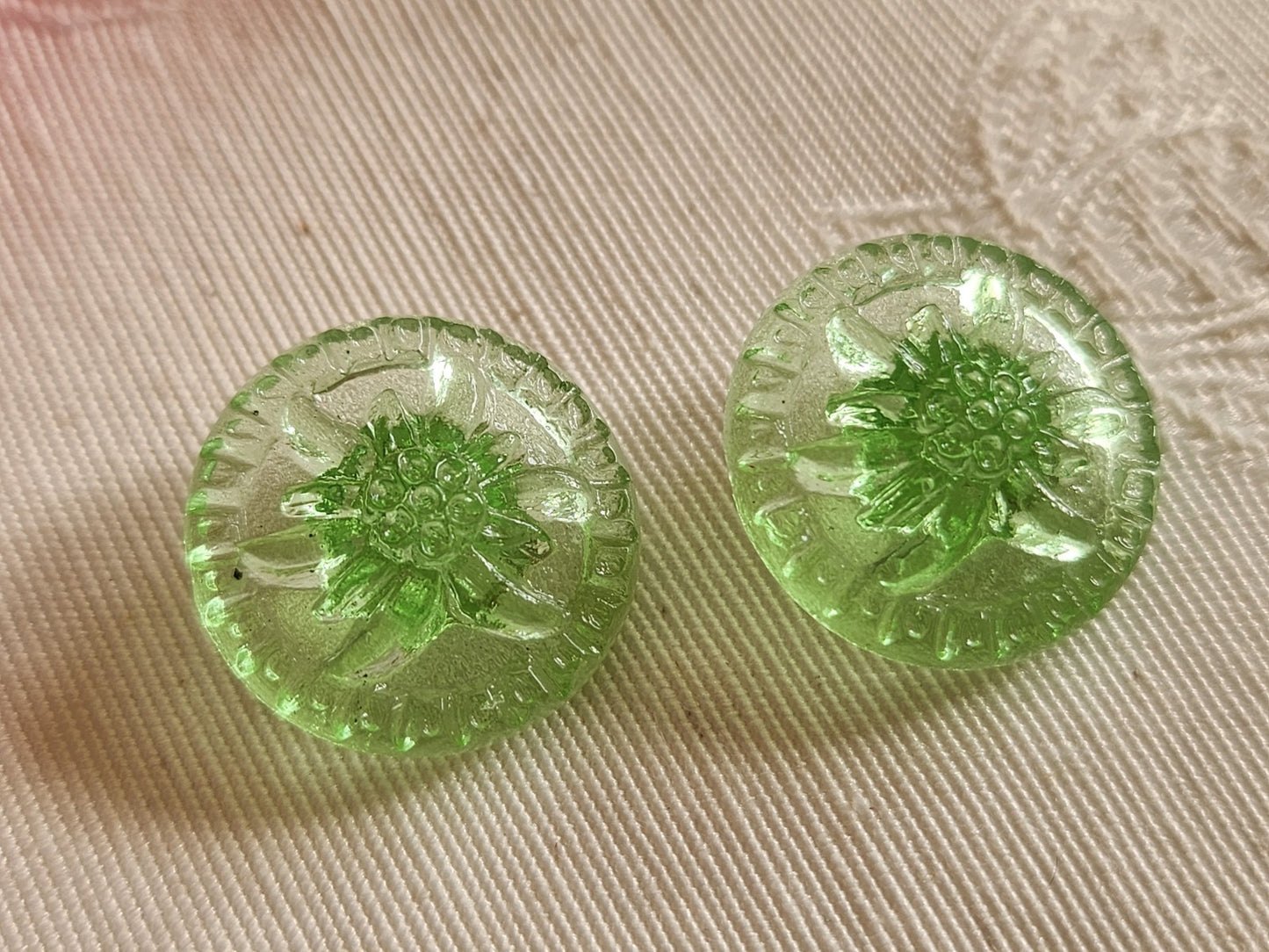 Duo boutons anciens en verre vintage fleur vert 1,8 cm ou 18 mm G7G