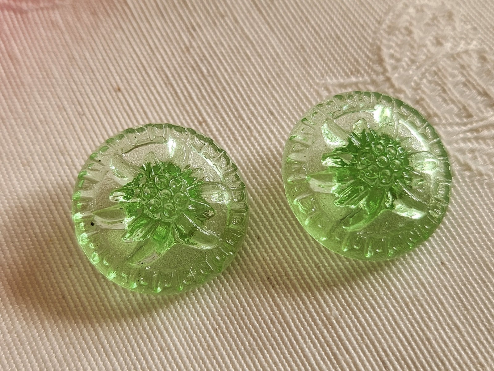 Duo boutons anciens en verre vintage fleur vert 1,8 cm ou 18 mm G7G