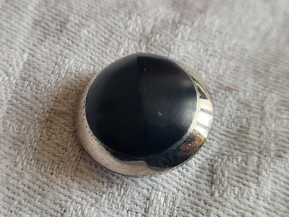 Duo boutons anciens en verre noir et argenté à pied diamètre 1,8 cm G15F