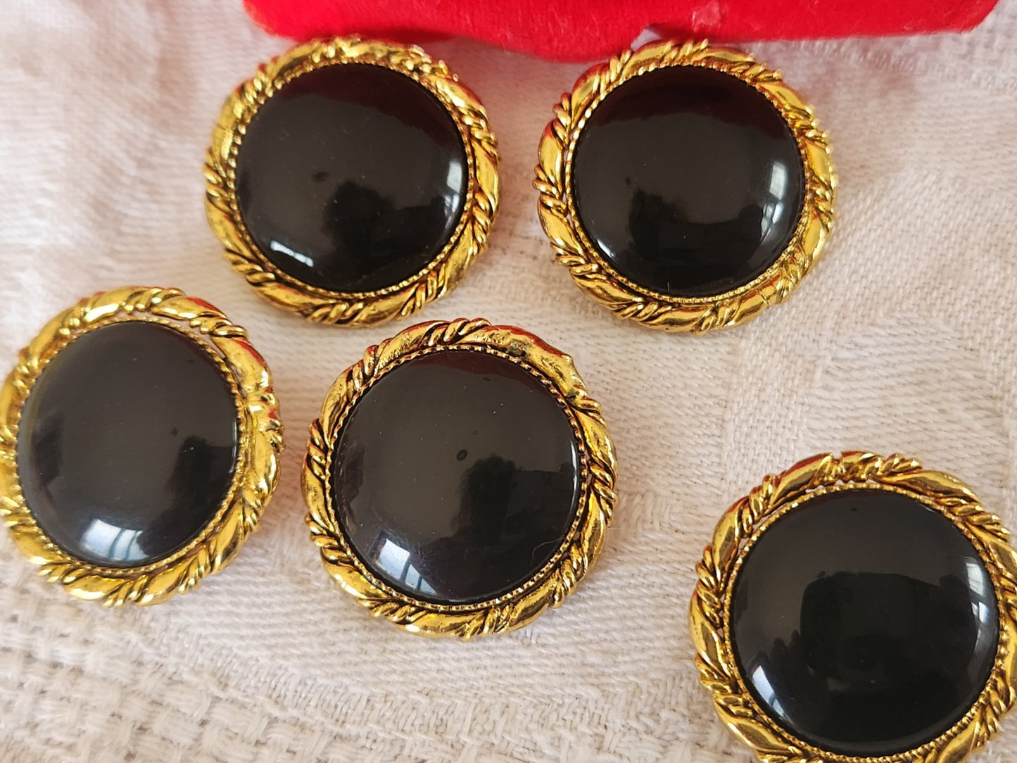 Lot 5 boutons vintage  métal coeur noir  doré 2,3 cm pied  23 mm ref 6430