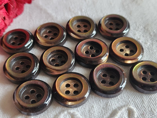 Lot 12 boutons anciens en nacre marron  épais bord 1,7 cm lourd ref  6023