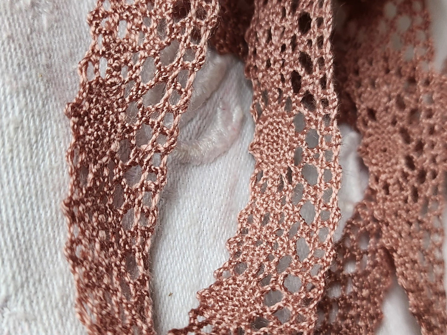 Dentelle vintage rose poudré vieux rose coton 3 métres sur 1,7 cm A6