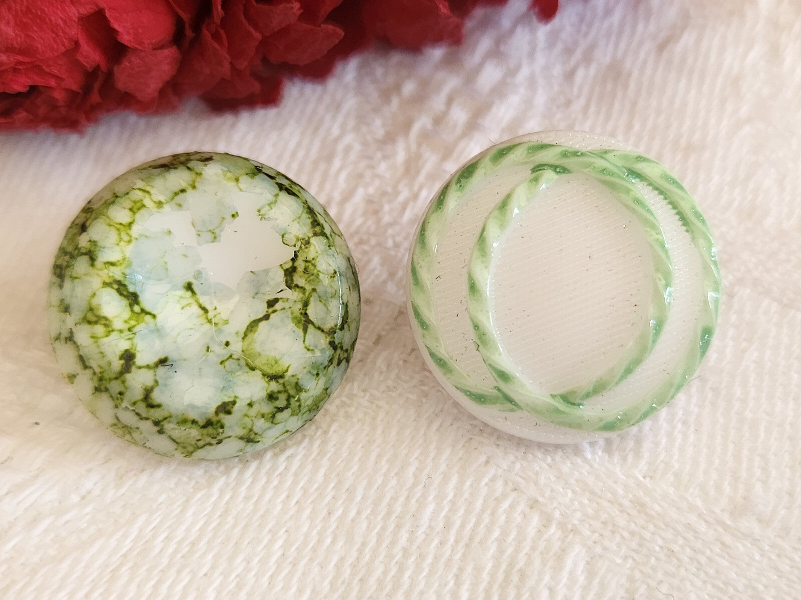 Duo boutons vintage en verre motif  vert 1,7 cm D15A