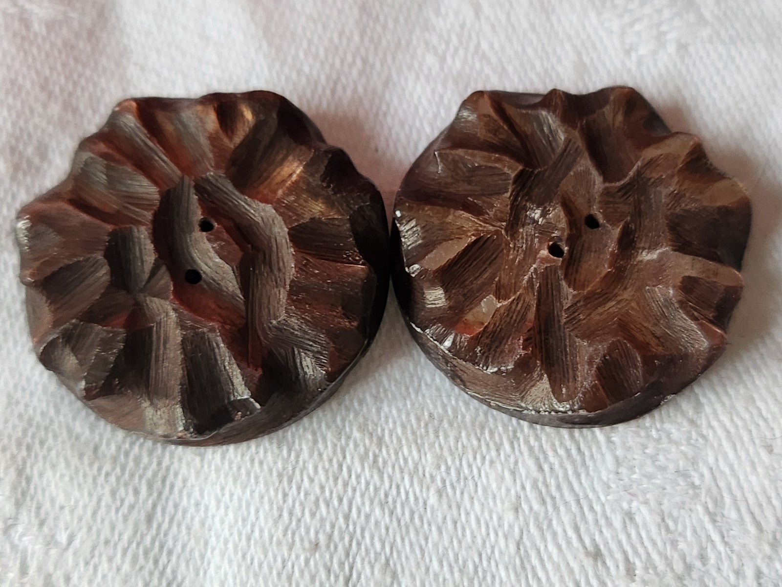 Lot 5 gros boutons anciens en nacre marron sculpté ciselé 2,8 cm ref 1618