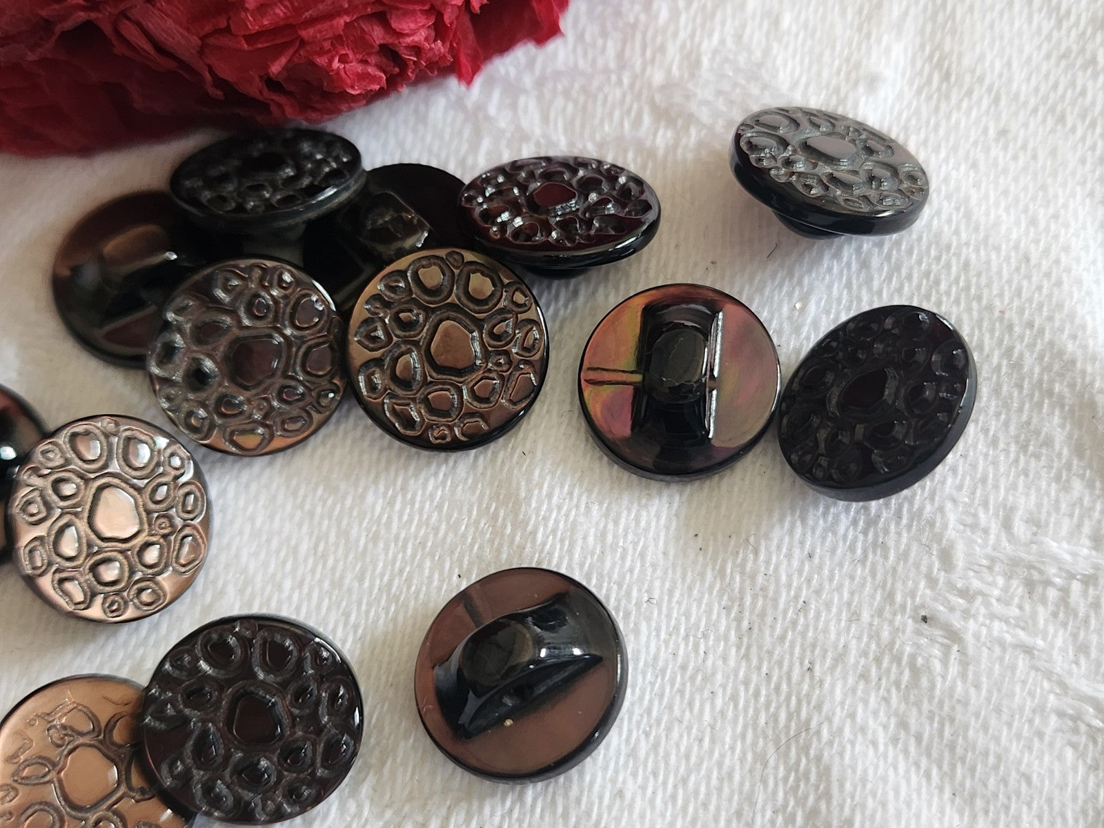 Lot 6 boutons anciens en nacre marron alveole pied 1,1 cm ref 1729