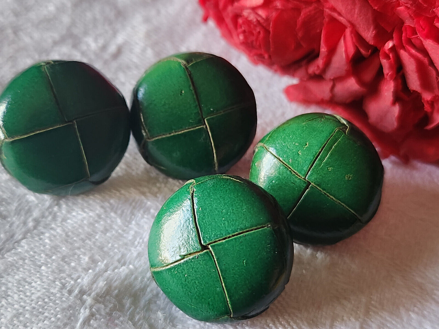 Lot 4 boutons vintage en cuir vert sapin verni style grelot 2 cm ref 4790