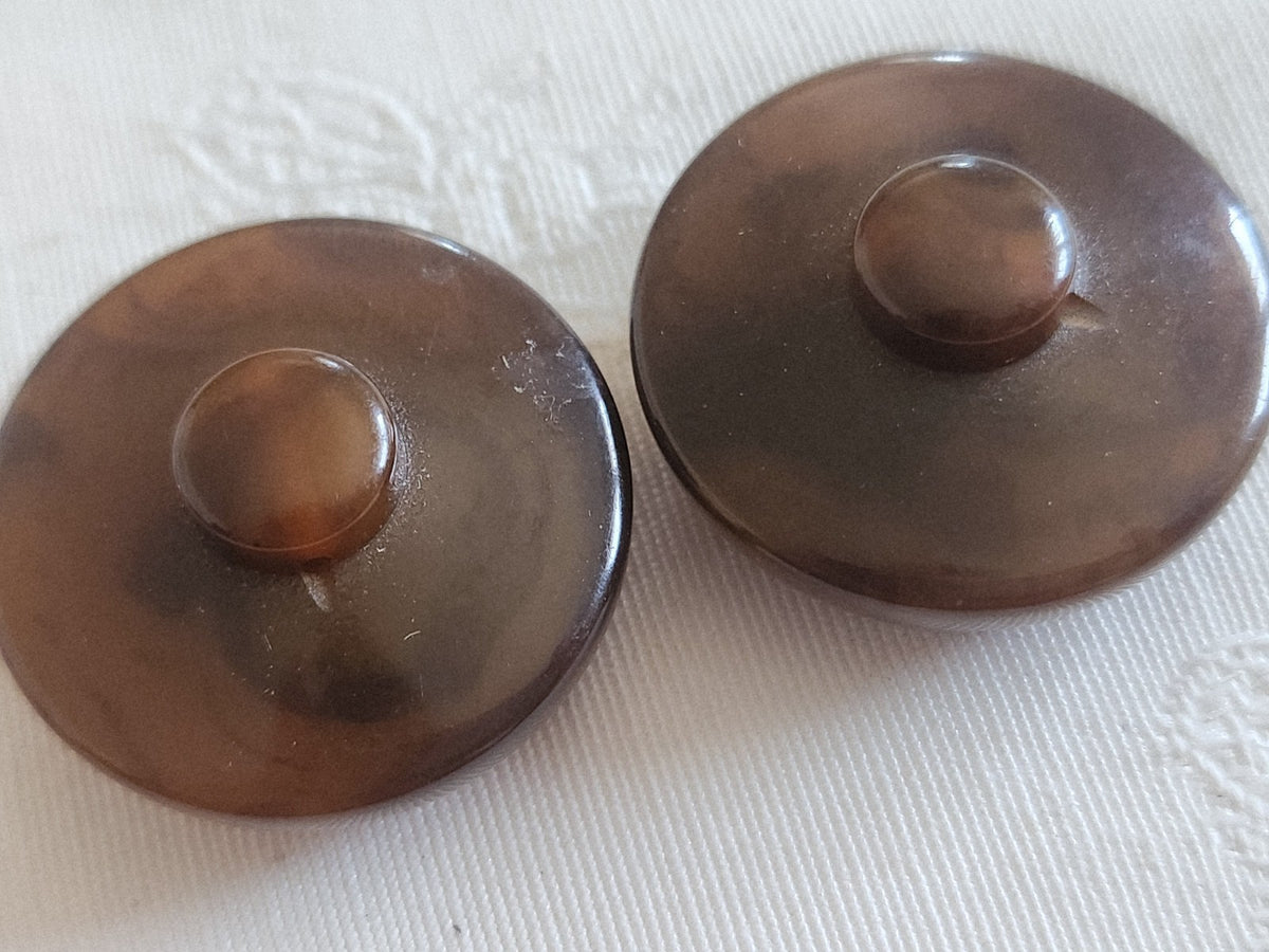 Duo gros boutons anciens effet ambrolite 2,9 cm pied D17K
