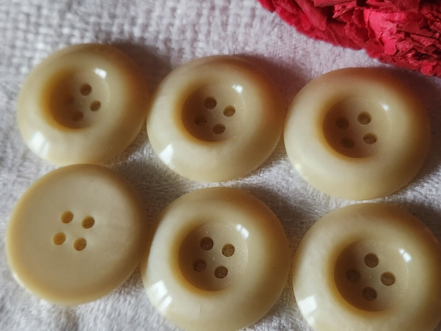Lot 6 gros boutons vintage beige lumineux 4 trous 2,7 cm ref 3015