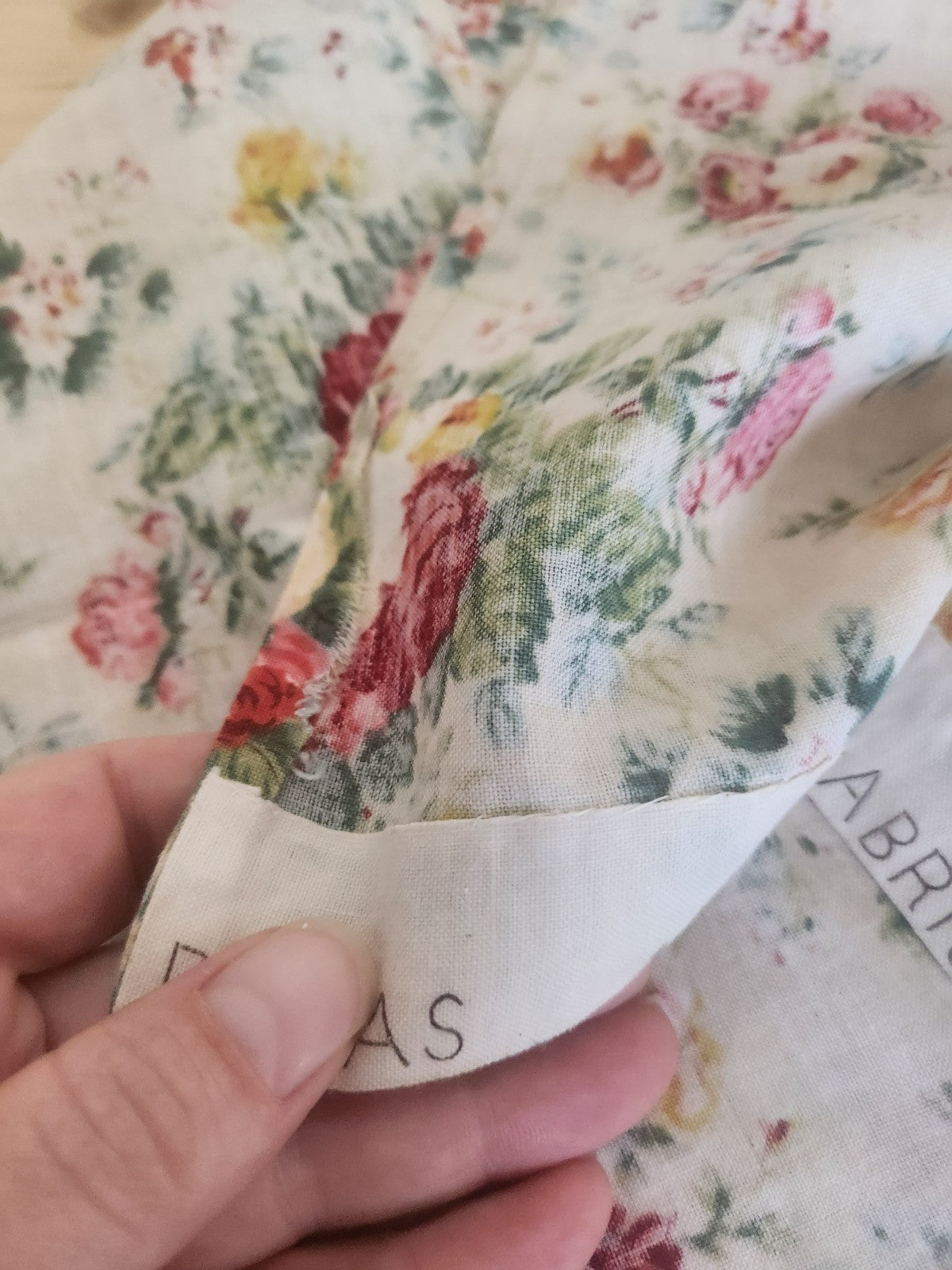 Ancien coupon de tissu fleuri dumas fabrication francaise 119 sur 77 cm B5