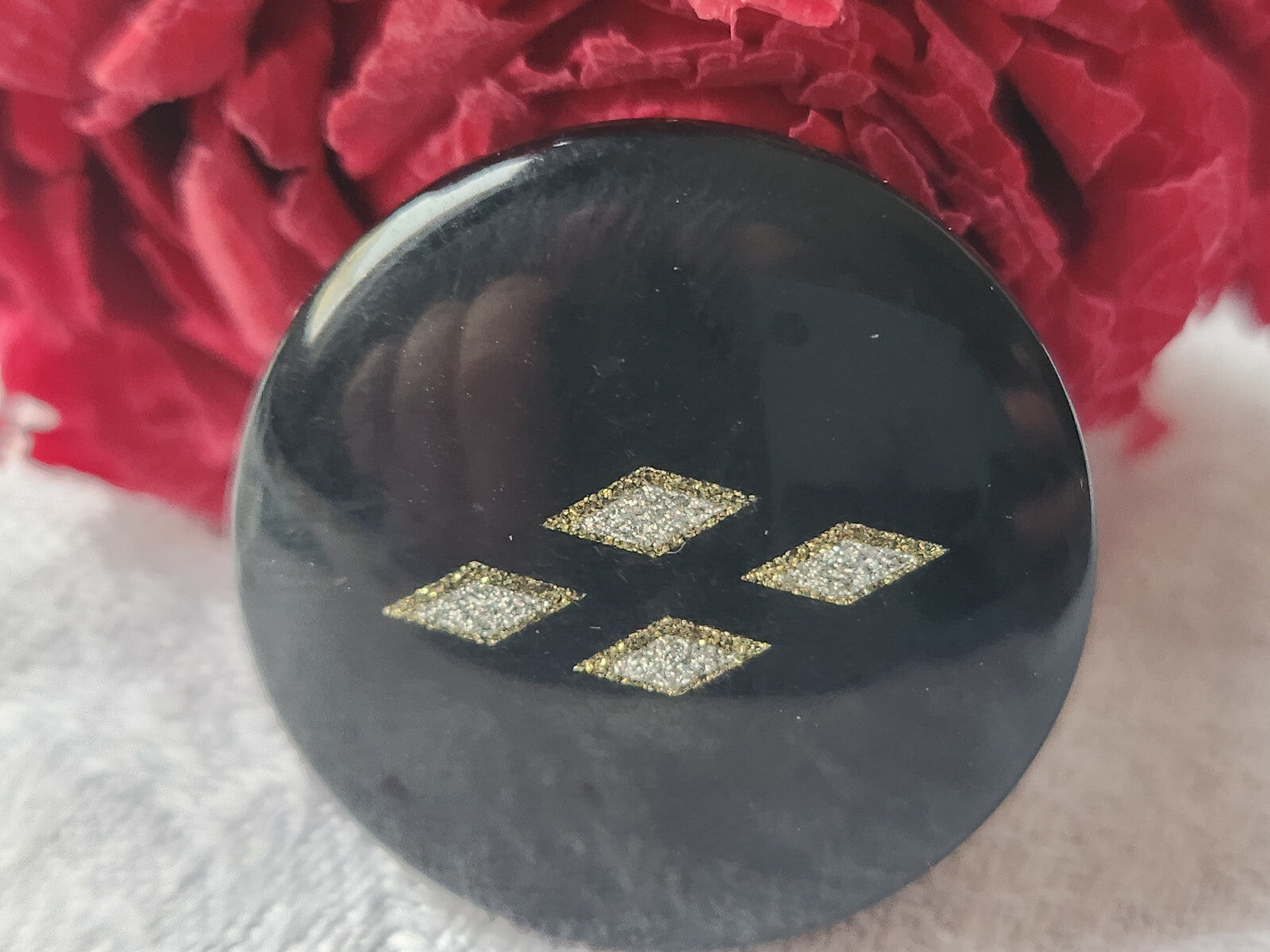 Joli bouton vintage gros inclusion noir bijoux  3 cm ref 4548