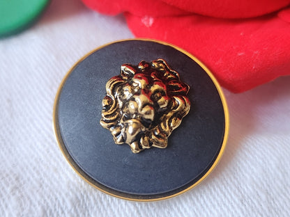 Gros bouton  vintage tete de lion 2,7 cm versace??  D2G