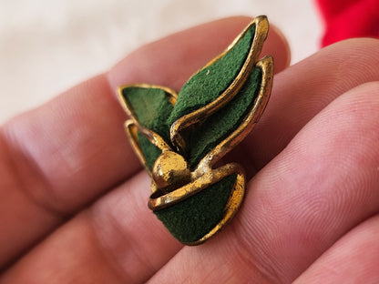 Bouton ancien metal vert  2,8 cm sur 3 cm original D19K