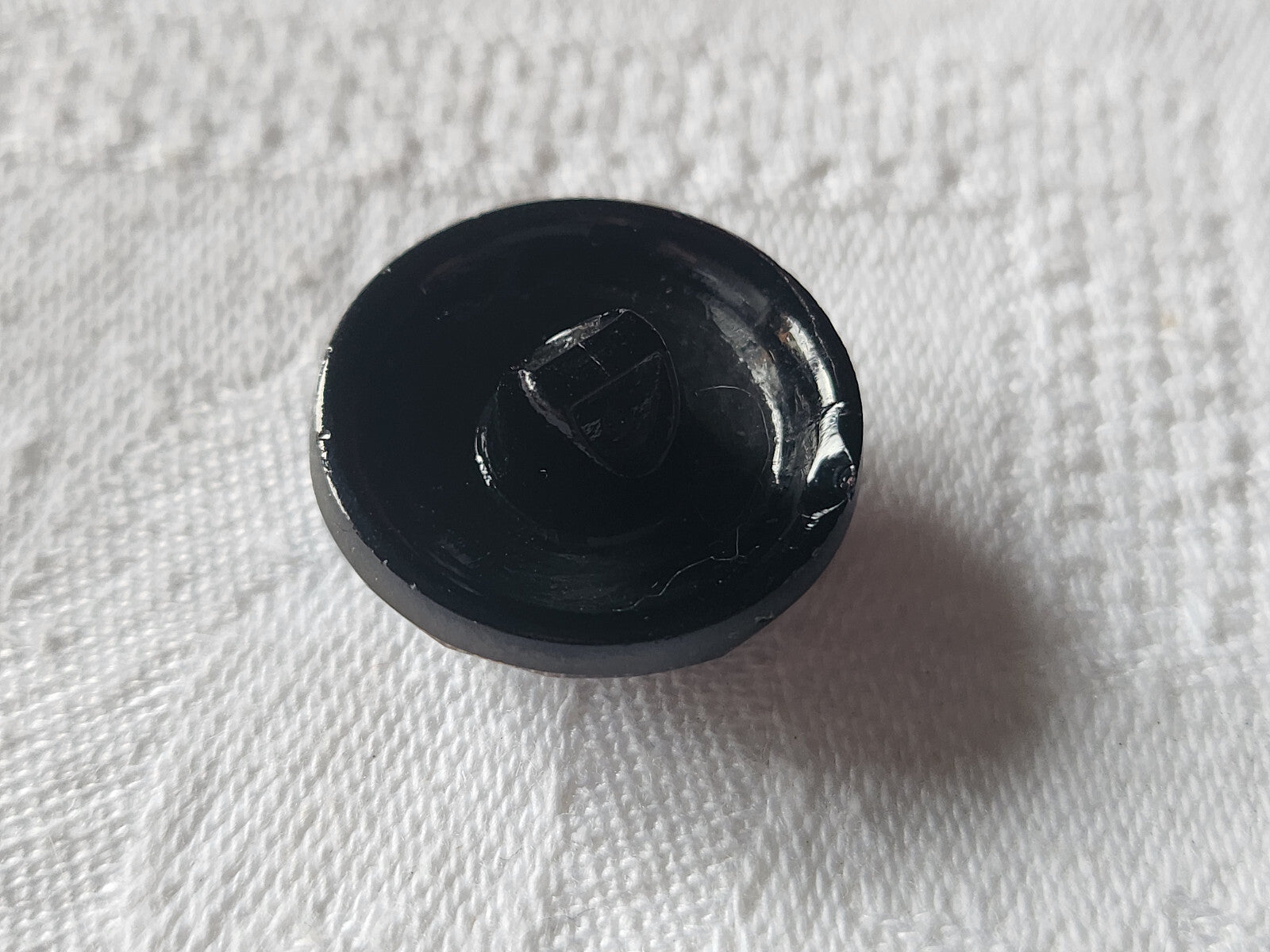 Bouton ancien en verre noir reflet petrole facette pied 2,3 cm G17D