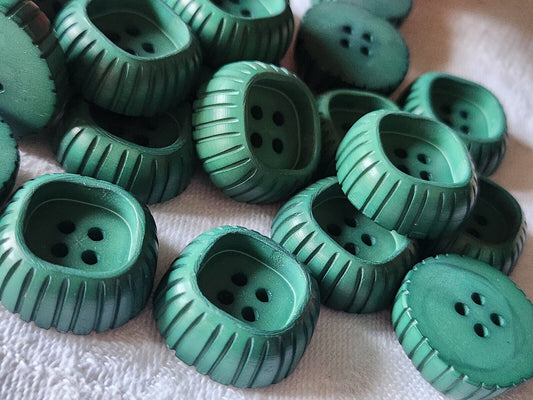 Lot 6 hauts bouton vintage vert  4 trous diamètre 2,1 cm épais ref 3382