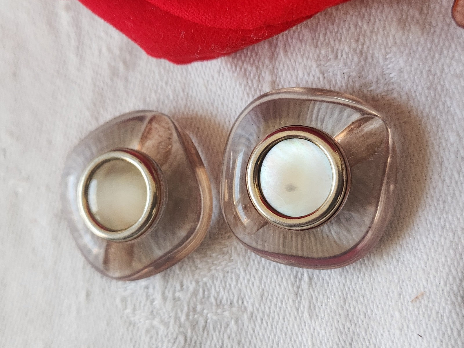 Duo boutons vintage coeur en nacre carré transparent  2,3 cm pied D13