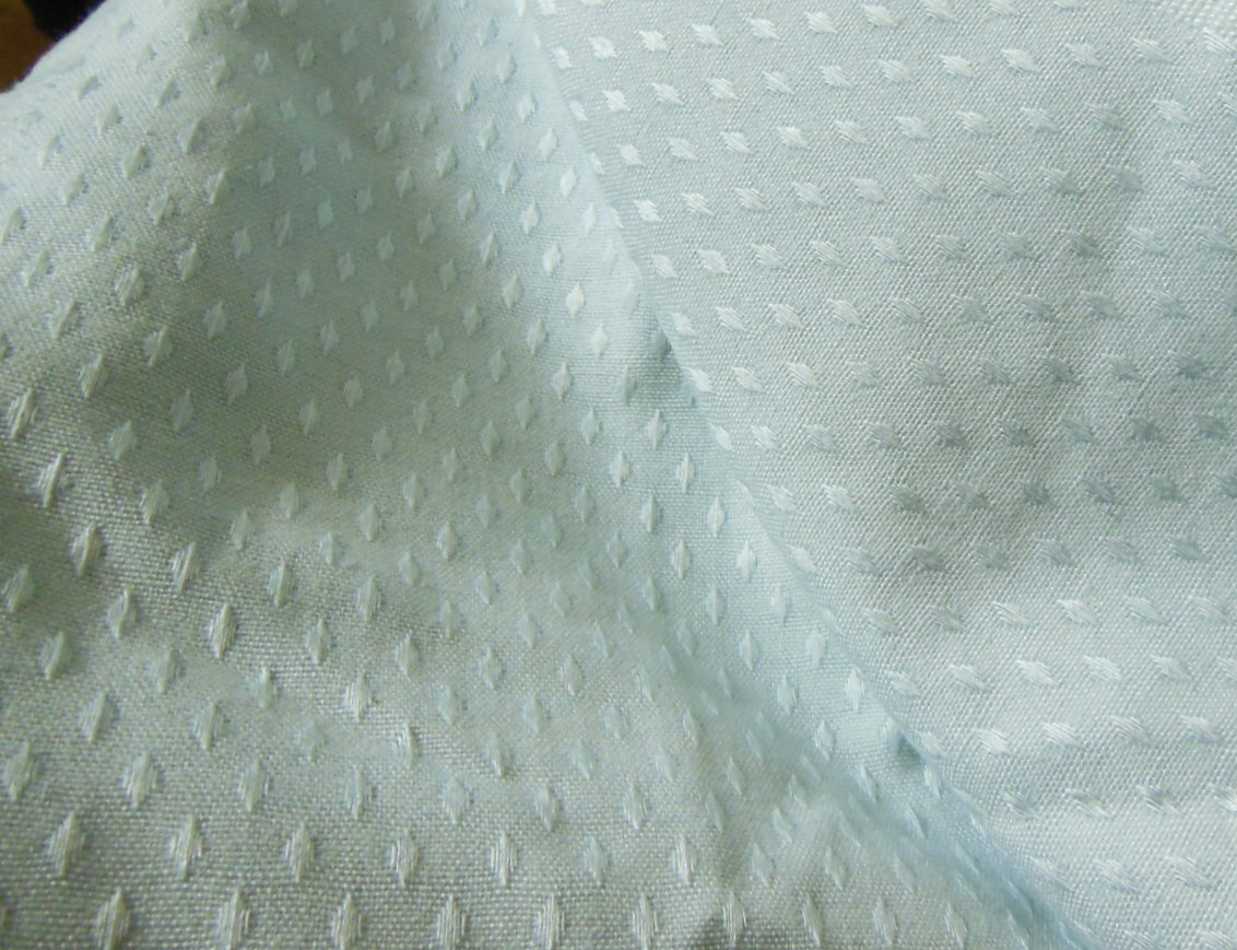 Coupon tissu ancien ameublement bleu tendre 2 mètres 20 sur 2 mètre 90 B1