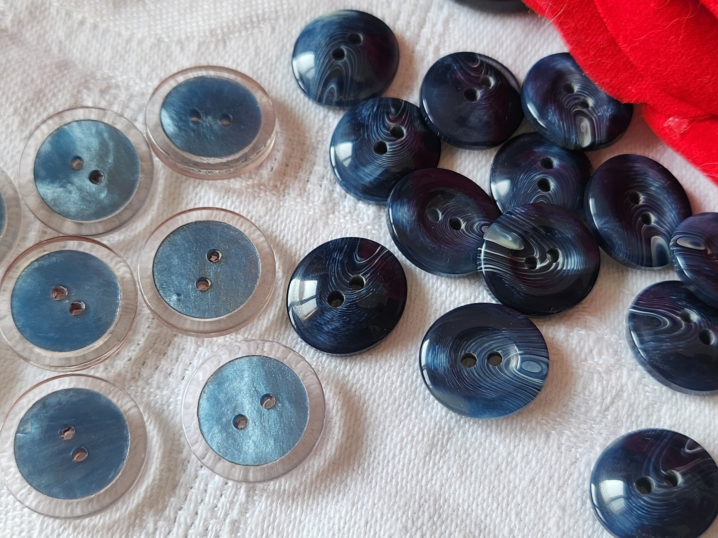 Lot 20 petits boutons vintage bleu trous 2 serie 1,3 sur 1,4 et 1,6 cm ref 1202