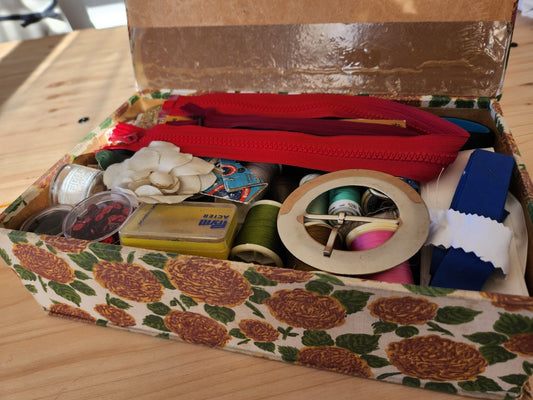 Gros lot de mercerie ancienne couture accessoire listing en photo 1 kilo 510