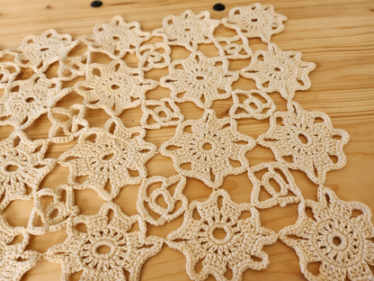 Ancien napperon broderie crochet aéré 28,5 cm sur 46 cm B8