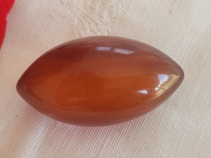 Imposant bouton ancien navette bakélite ambrolite 4,5 cm sur 2,2 cm ref 6273