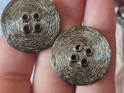 lot 8 gros boutons vintage en métal argenté trous 2,8 cm ref 2308