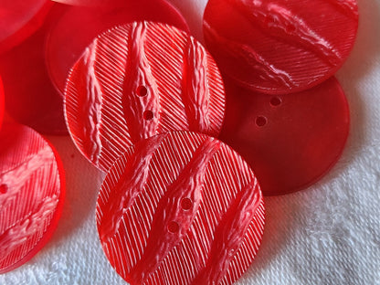 Lot 6 boutons vintage rouge texturé 2,8 cm  à trous ref 823