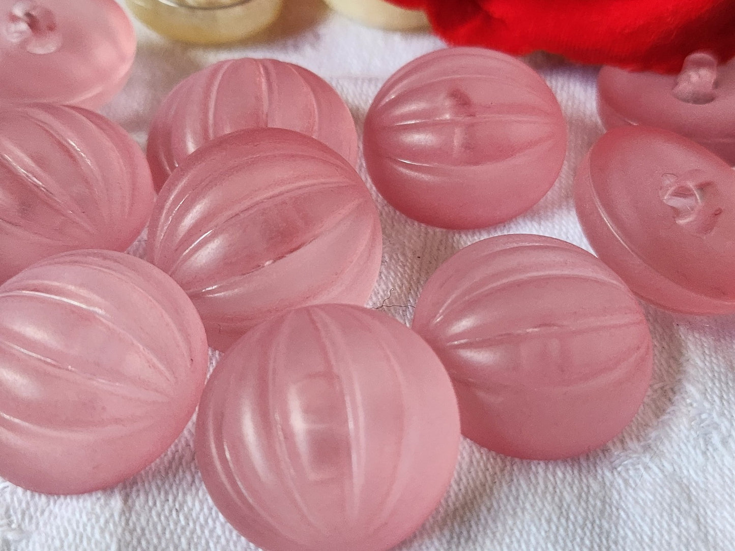 Lot 6 gros boutons vintage rose bord mat bombé pied 2,3 cm ref 2052