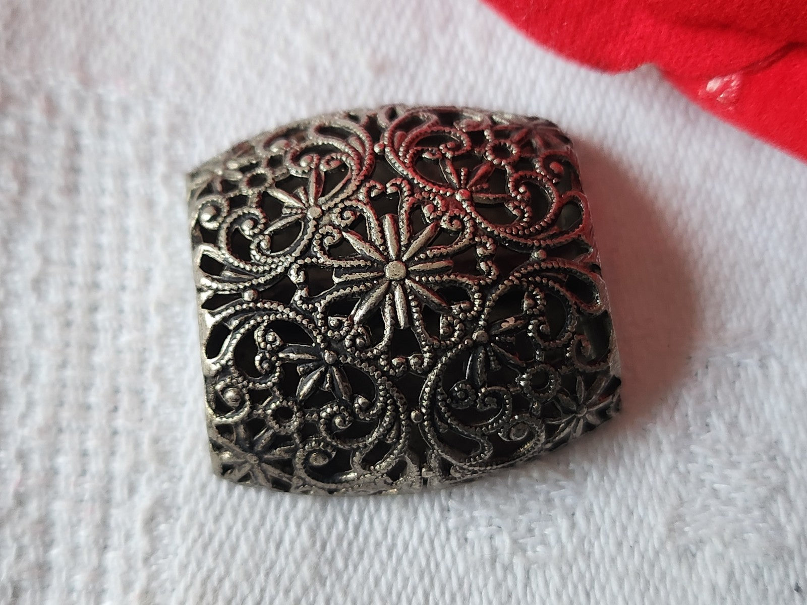 Collection bouton ancien en métal filigrame ajouré motif pied 2,5 cm D12L