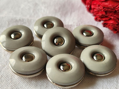 Lot 7 boutons vintage argenté rgris à pied diamètre 1,7 cm ref 3666