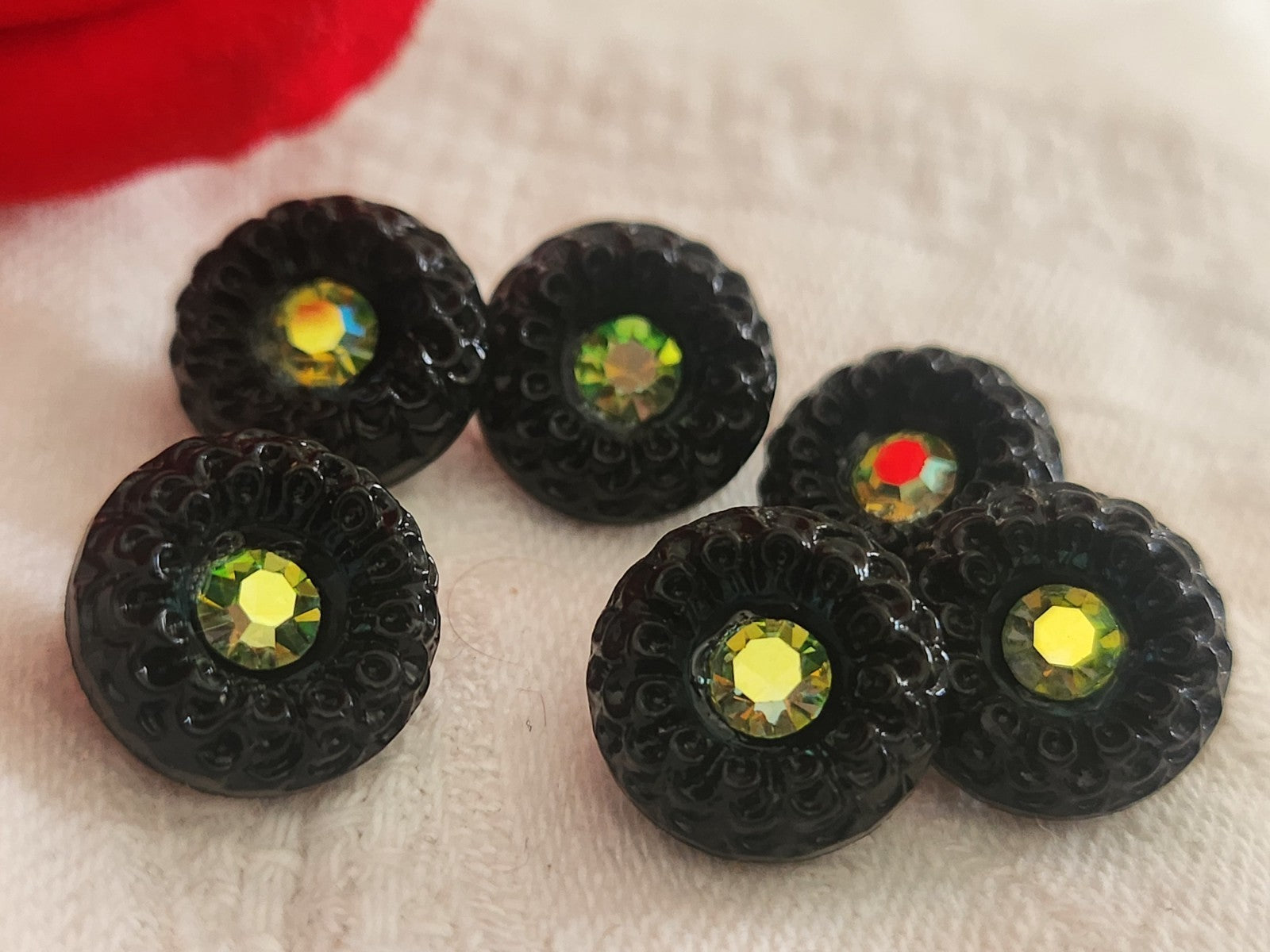 Lot 6 boutons vintage en verre noir avec strass mordoré vert 1,3 cm ref 6354