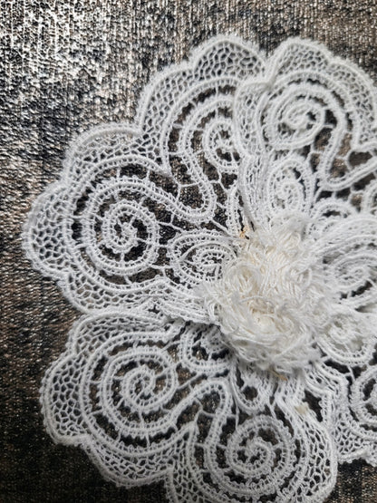 Superbe fleur ancienne en dentelle idéale broche ou application 10 cm T7