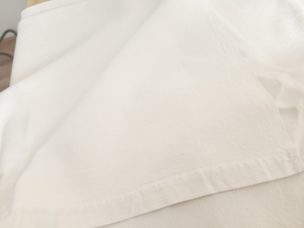 Ancien retour de drap blanc monogramme BB jour échelle découverte  B6