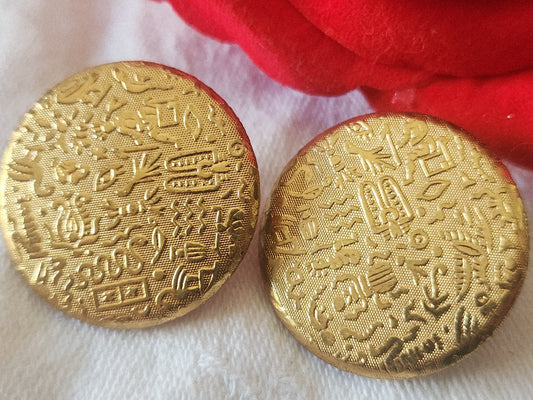 Duo gros boutons anciens en métal doré hiéroglyphe 2,7 cm G17F